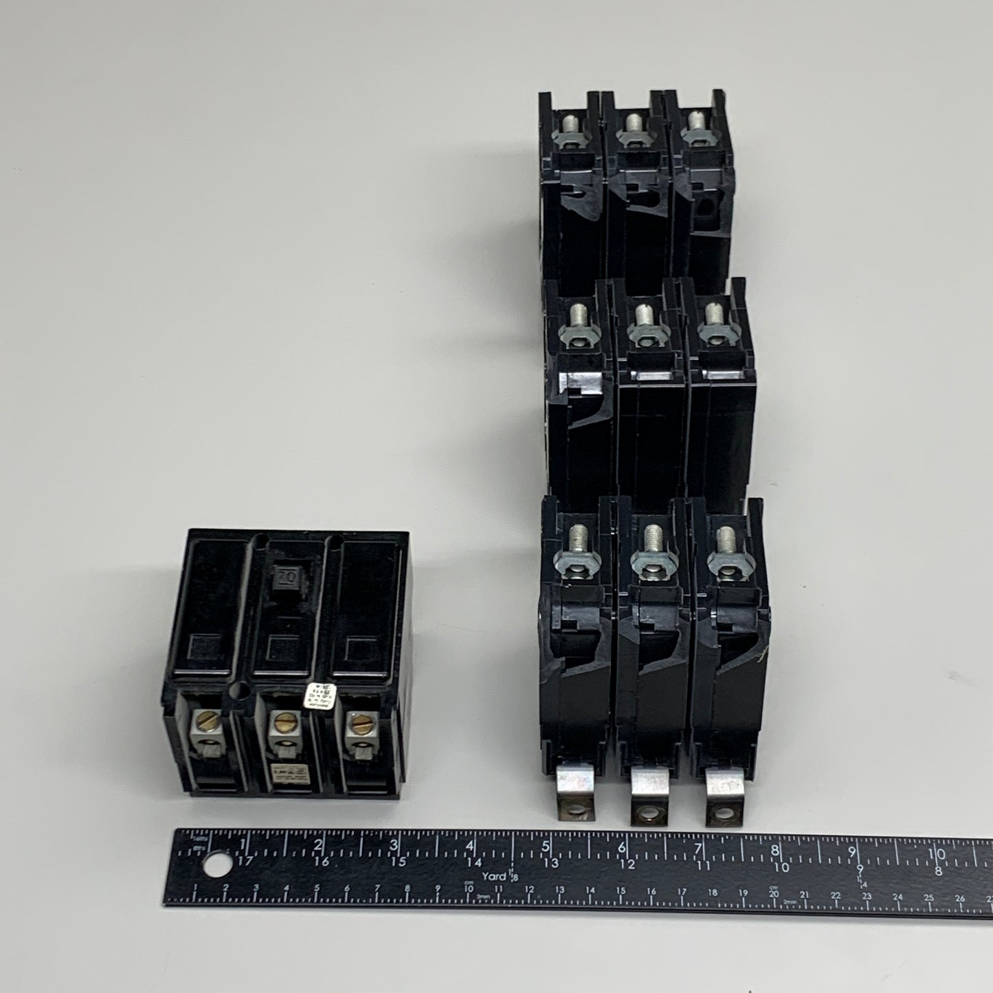 EATON (4 PACK!) BAB Miniature Circuit Breaker 30 3" x 3" Black 150424 AS-IS