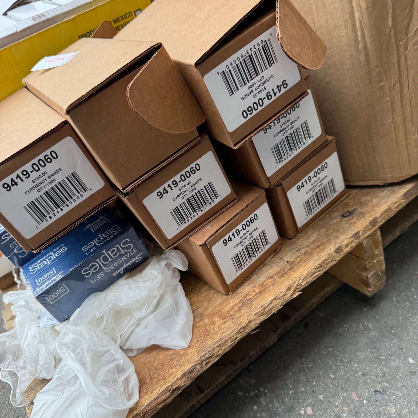 ZA@ Pallet of MIXED XL Vinyl Gloves, Mousepads, Ocean Creatures, $100 Currency Bands, Tampons, Pregnancy Tests, & MORE! (AS-IS)