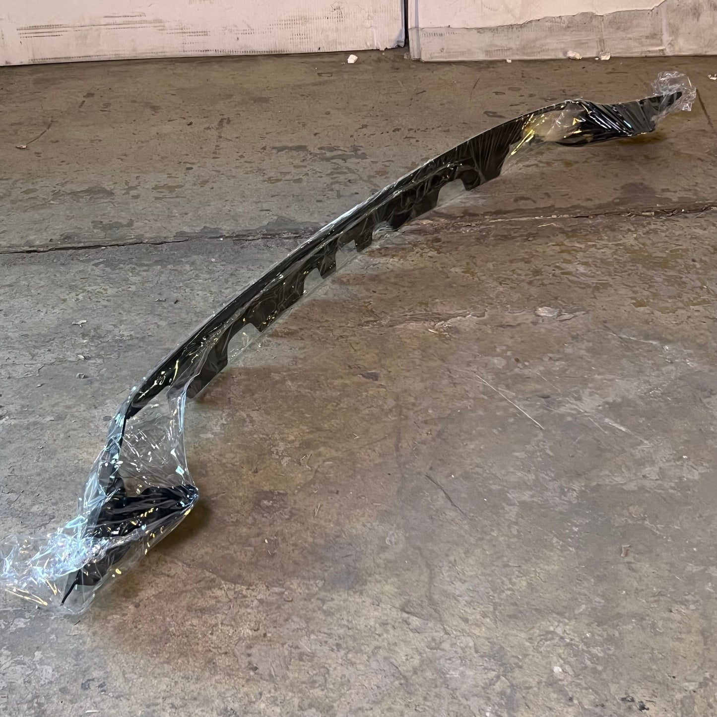 FORD Hs Bugflector Smoke 60"L, 23815 (New Other, Distressed Box)