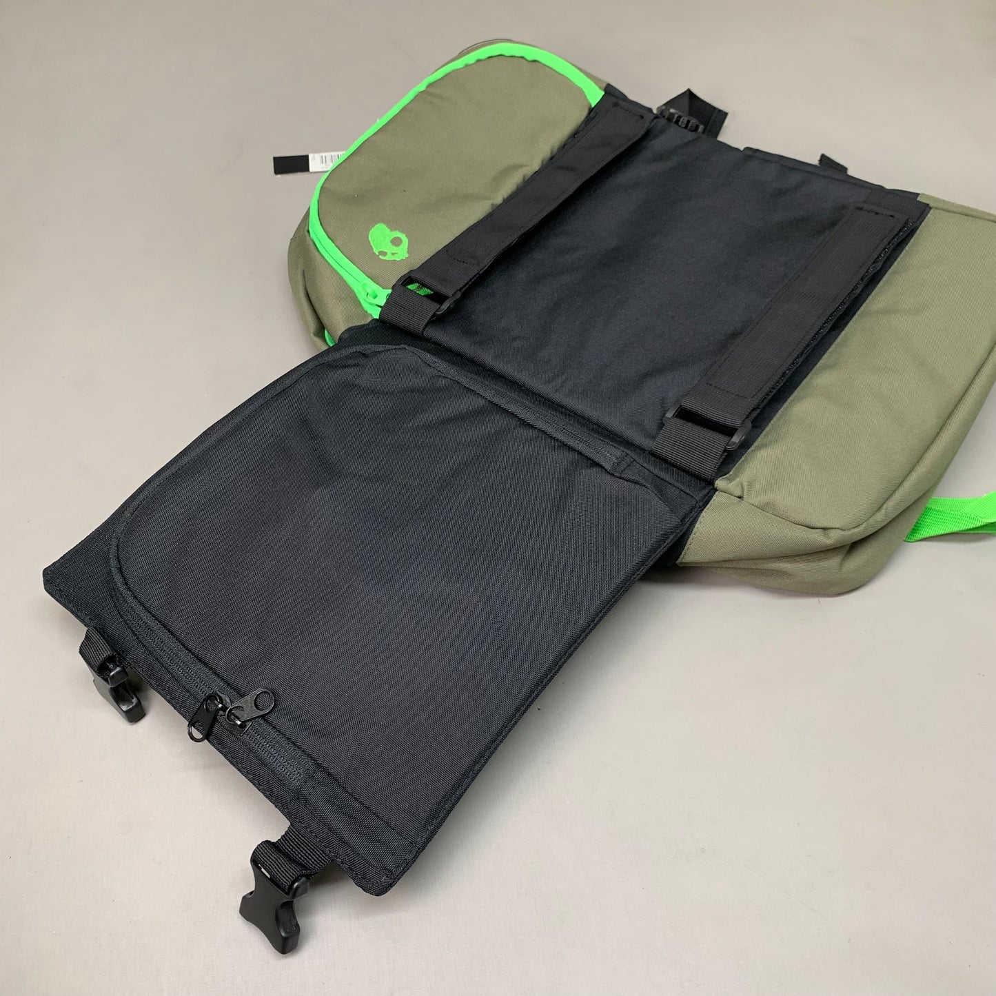 SKULLCANDY Heavy Duty Backpack 18" x 12" Green/Black SKDY1153