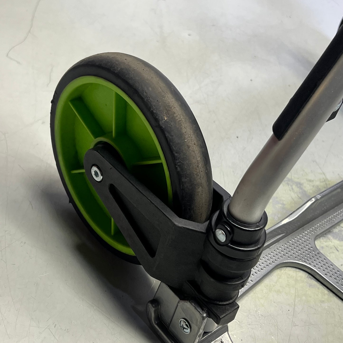 ZA@ LEEYOUNG Aluminum Folding Hand Truck & Dolly 309lb Capacity Grey/Green GZS120AT (Used)