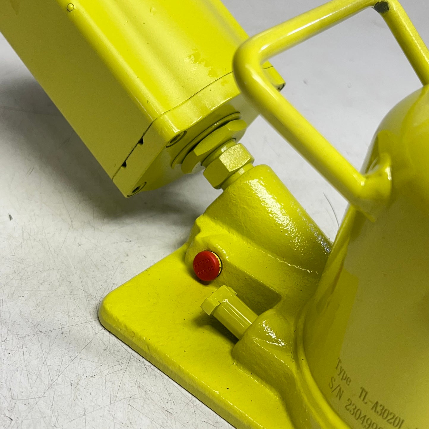 ESCO Yellow Jackit Air Hydraulic Shorty Bottle Jack 20 Ton Lifting Cap 10399