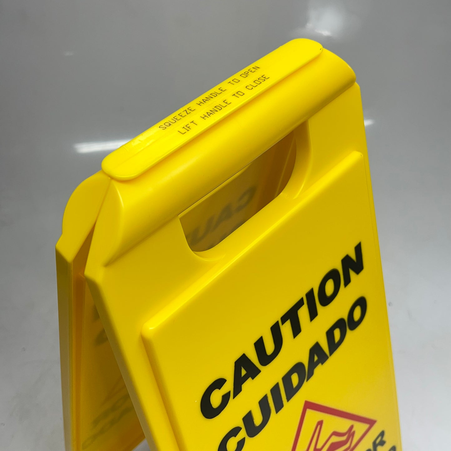 CARLISLE Wet Floor Sign English/spanish Professional Quality 25" Yellow 36900|00