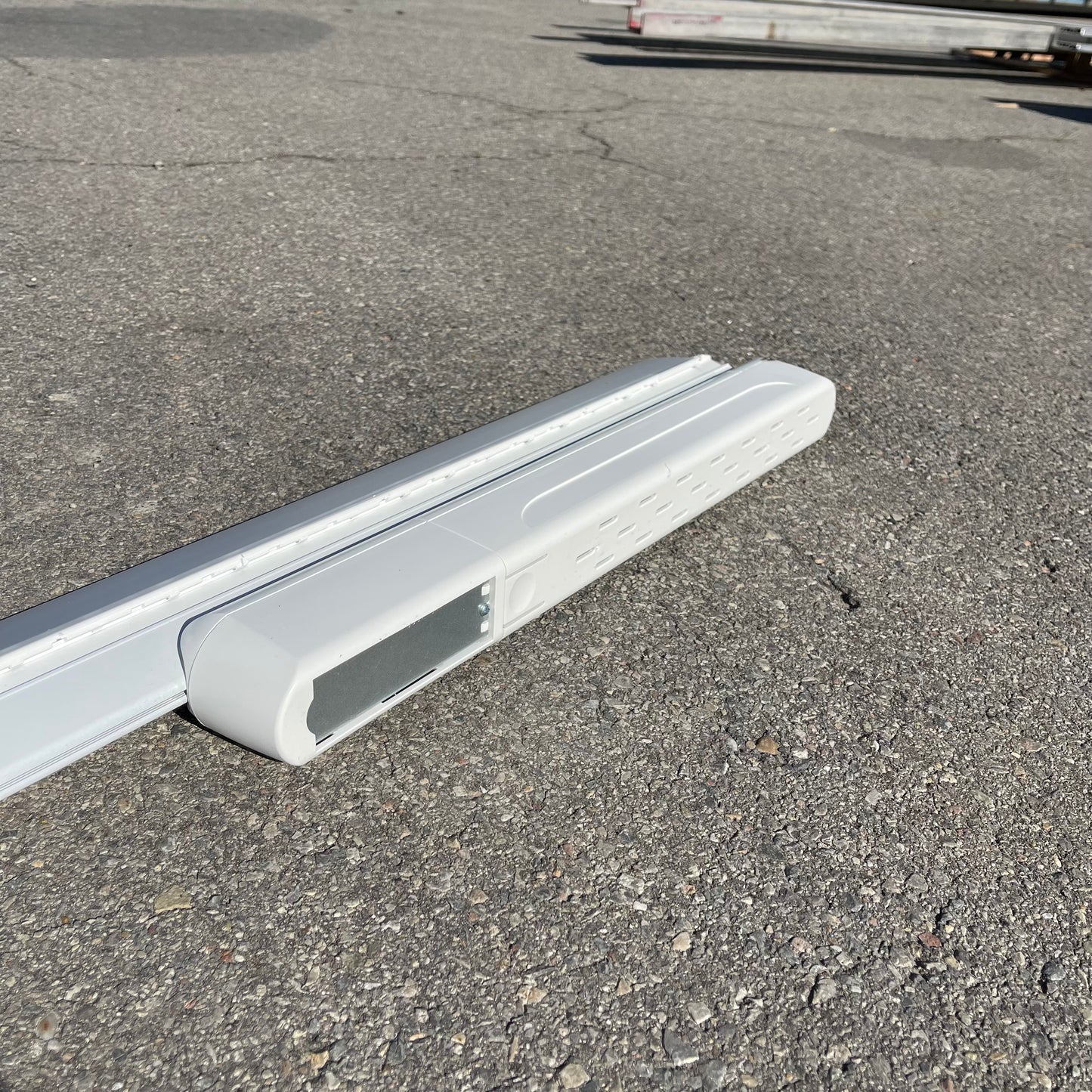 LUMINATION Low Bay LED Fixture LUS Series 8’ L White LUSC8A0A0V1T40VQCSWHTE