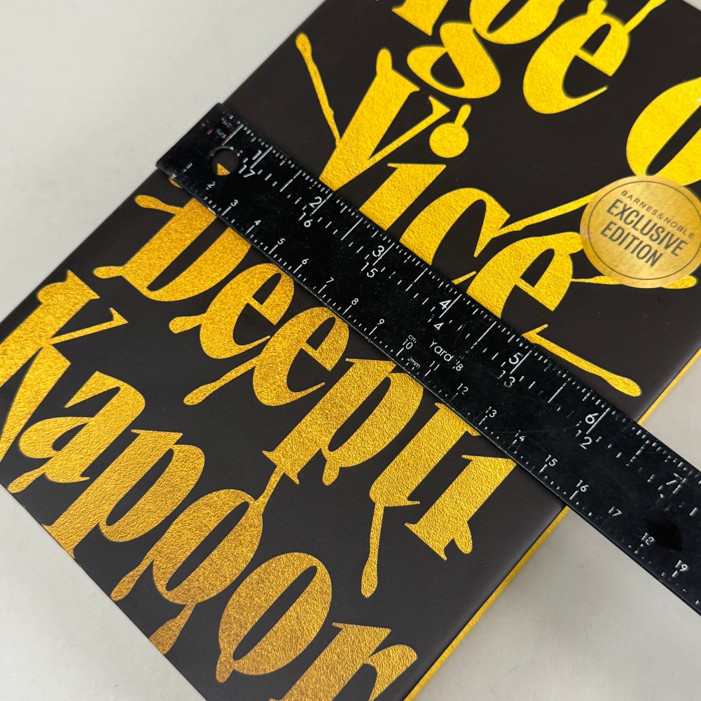 PENGUIN RANDOM HOUSE Deepti Kapoor; Age Of Vice Exclusive Edition 560 Pages