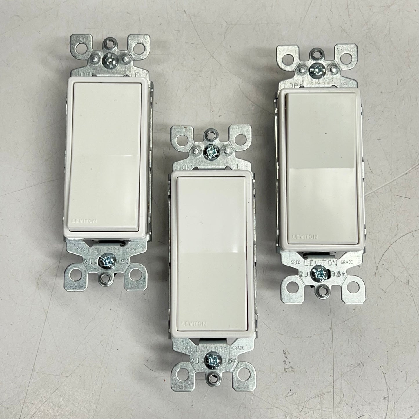 ZA@ LEVITON (3 PACK) Decora Single-pole Switch Grounding 15 AMP White 5601-2W