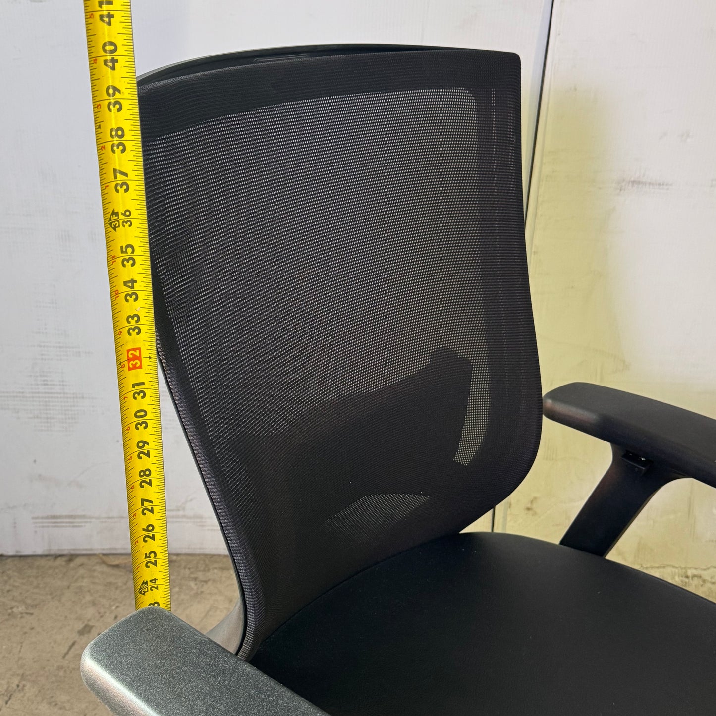 ALTUS Mesh Back Office Chair Black Sz 19"W x 19"L x 39"H 691237 (New Other, Distressed Box)