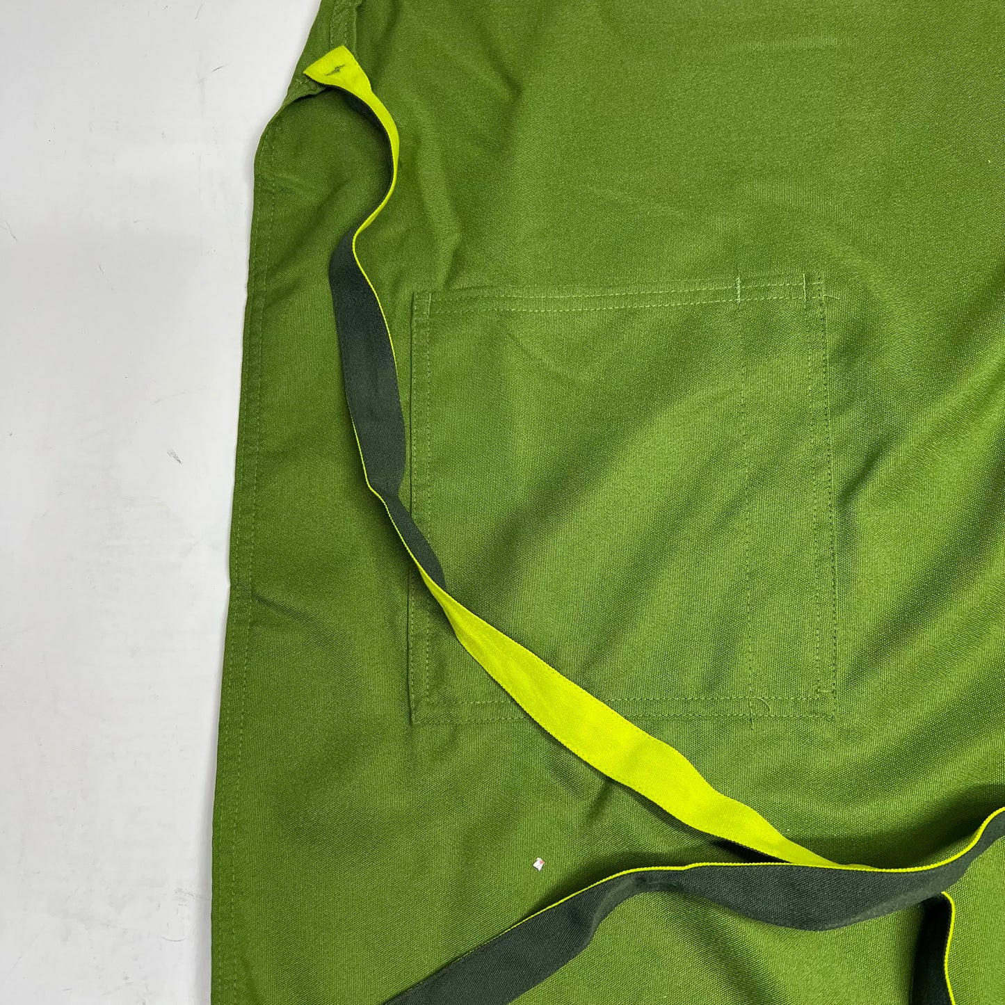 ZA@ PANARA BREAD (10 PACK) Aprons W/ Adjustable Neck Strap & Pockets  33"x28" Green/Bright Green AP0297