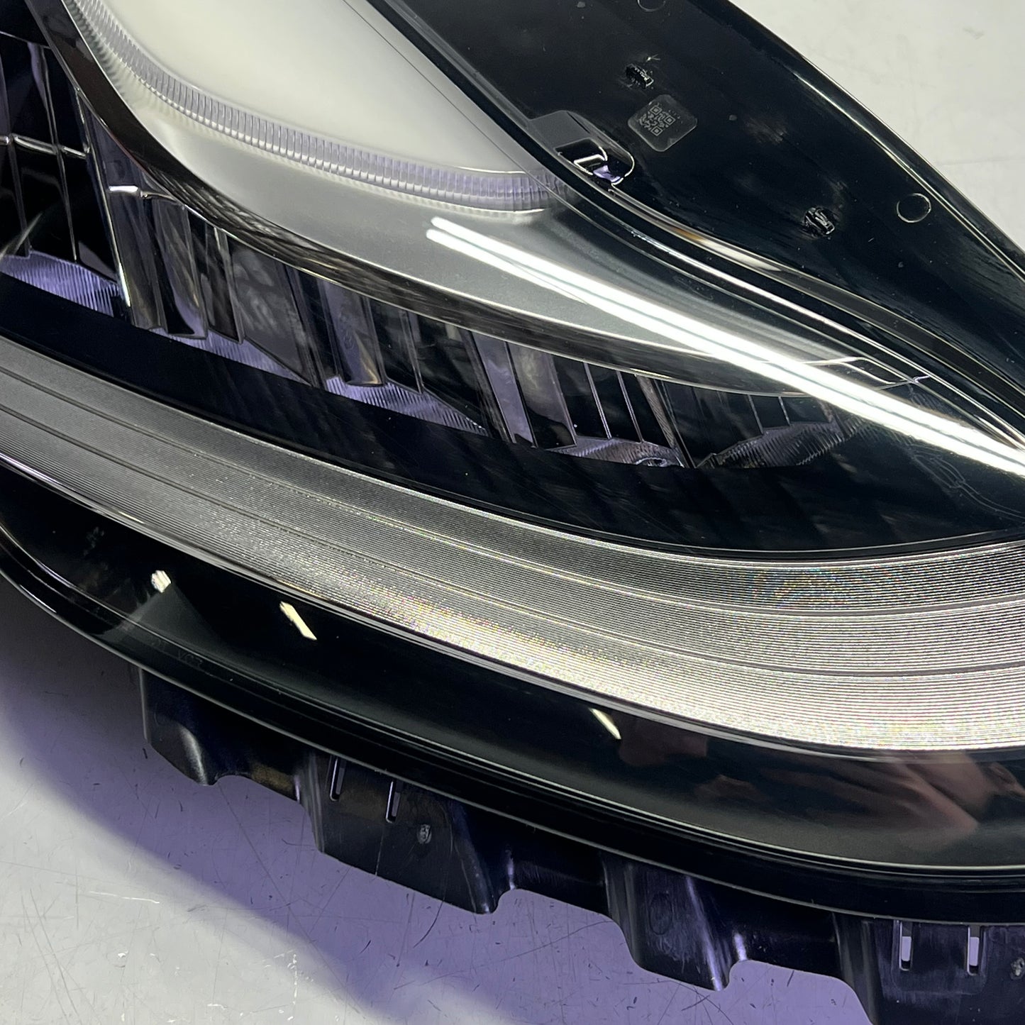 TESLA Genuine OEM RIGHT Headlight Assembly For 2027-2020 Tesla 1077372-00-L