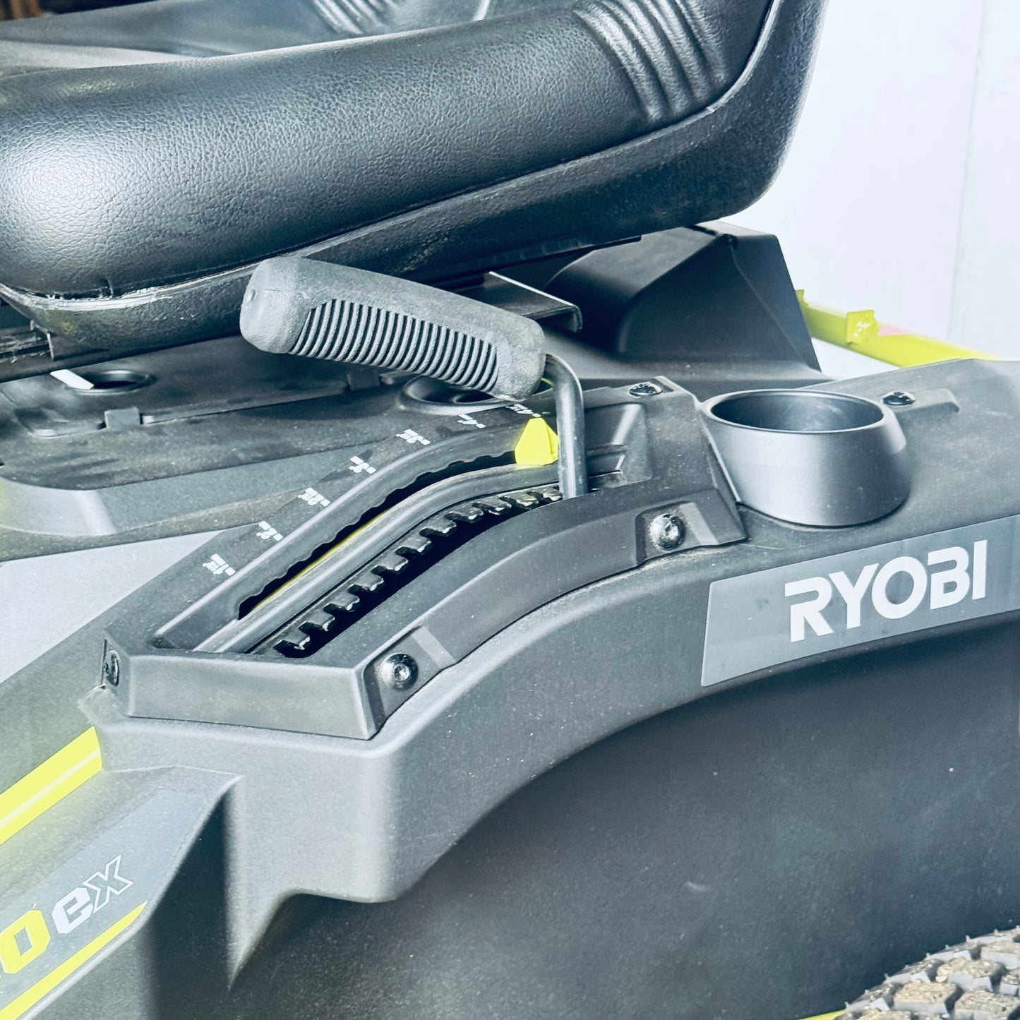 ZA@ RYOBI RYOBI 48V Brushless 38 in. 100 Ah Battery Electric Rear Engine Riding Lawn Mower Sz 64”Lx44”Hx41”W, Green & Black Color (AS-IS, Dinged Steering Wheel)