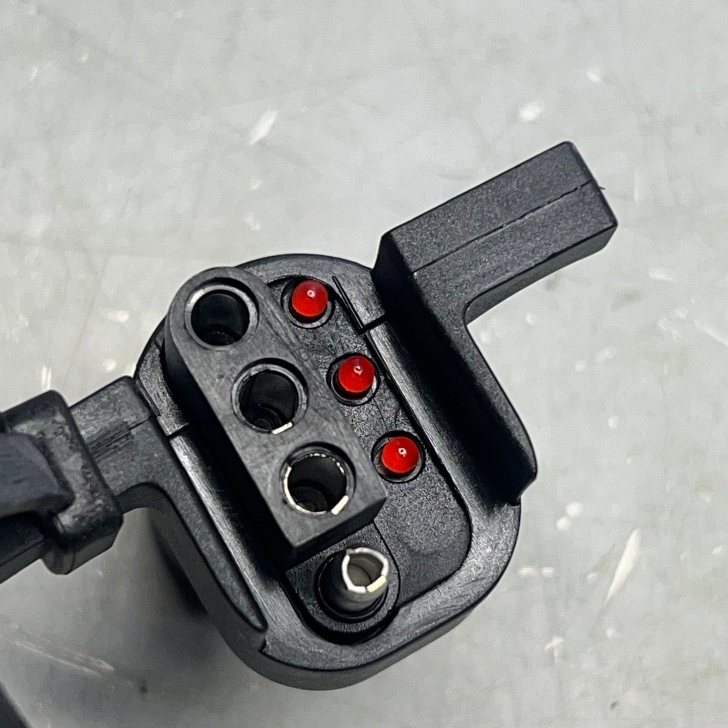 HOPKINS LED Test 6 Round To 4 Flat Adapter Integrated LED Lights Black 47325