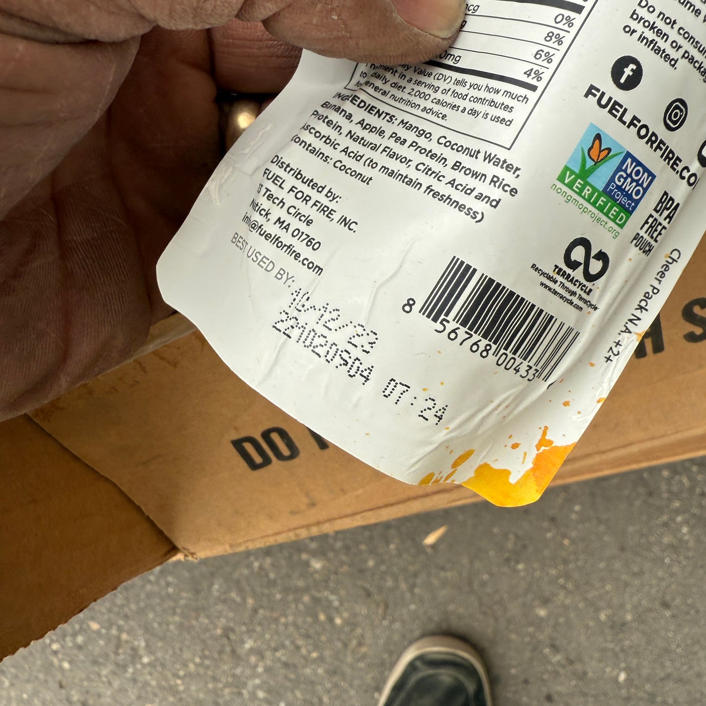 ZA@ Pallet of Large Fabric Roll, Dental Tips, Jug, USB Cables, Peanut Butter,TAKIS, & BOOST (all past Date) (AS-IS)