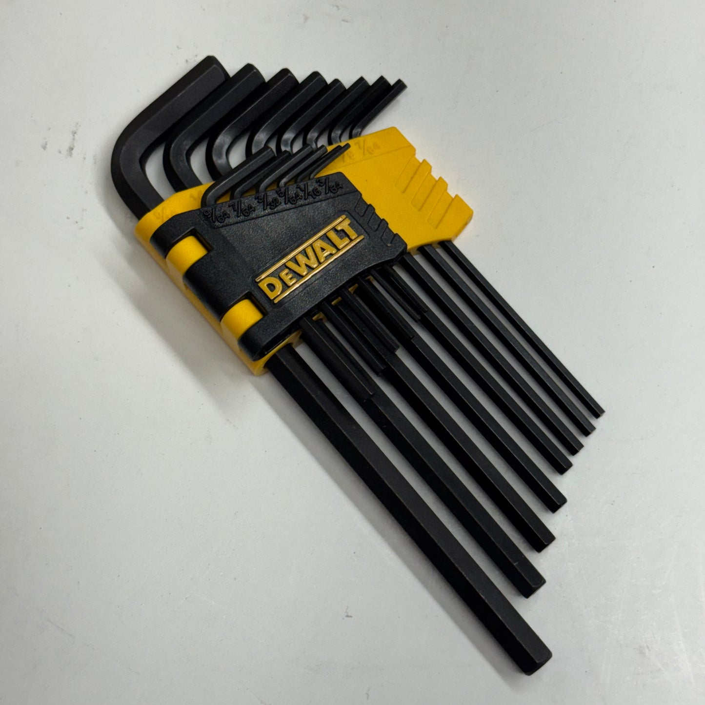 DEWALT 142-Piece Mechanics Tool Set – Polish Chrome Socket & Ratchet Set with Case DWMT45425