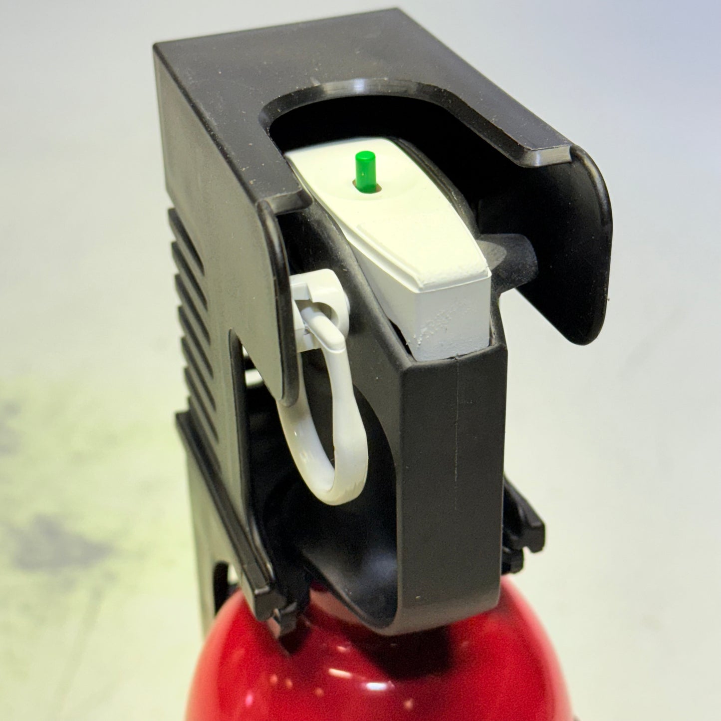 FIRST ALERT Automobile Fire Extinguisher UL Rated- 5-B:C (2lbs) AUTO5