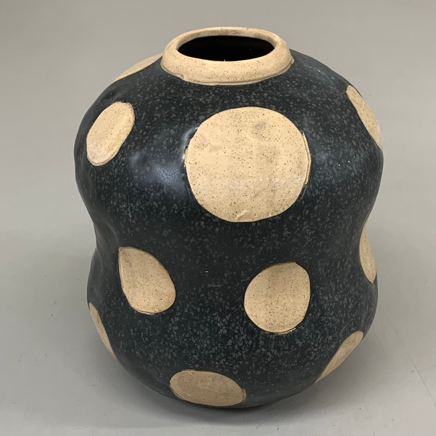 CREATIVE CO-OP Stoneware Vase W/ Wax Relief Dots 7"x7"X8" Black & Cream DF6646