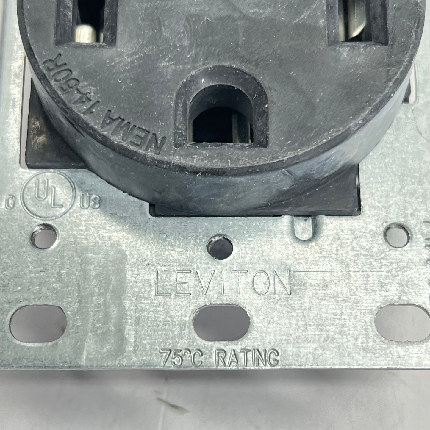 LEVITON Industrial Grade Flush Mount Receptacle  125/250 00279-001-S00 (Used)