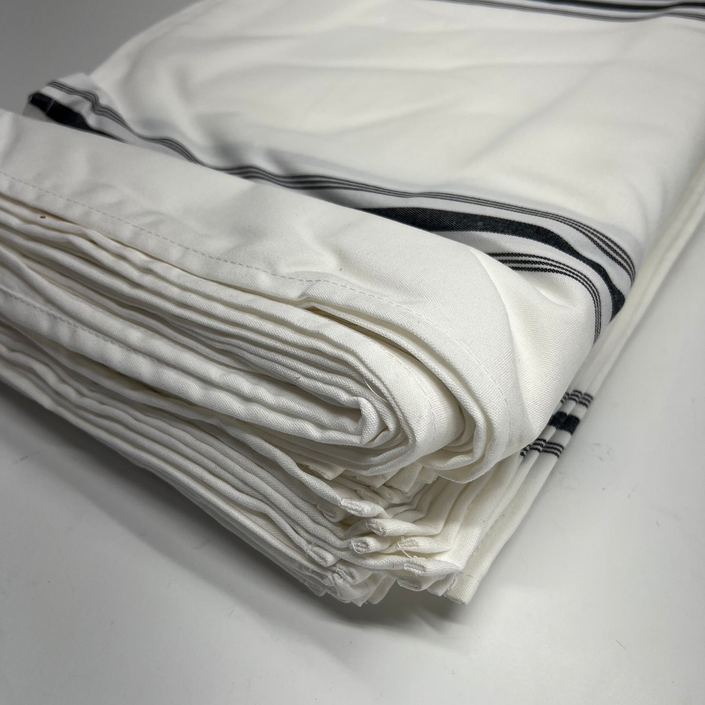 HELLENA FASHION (50 PACK) Cloth Napkins 21"x18" White W/ Black Bistro NP0086