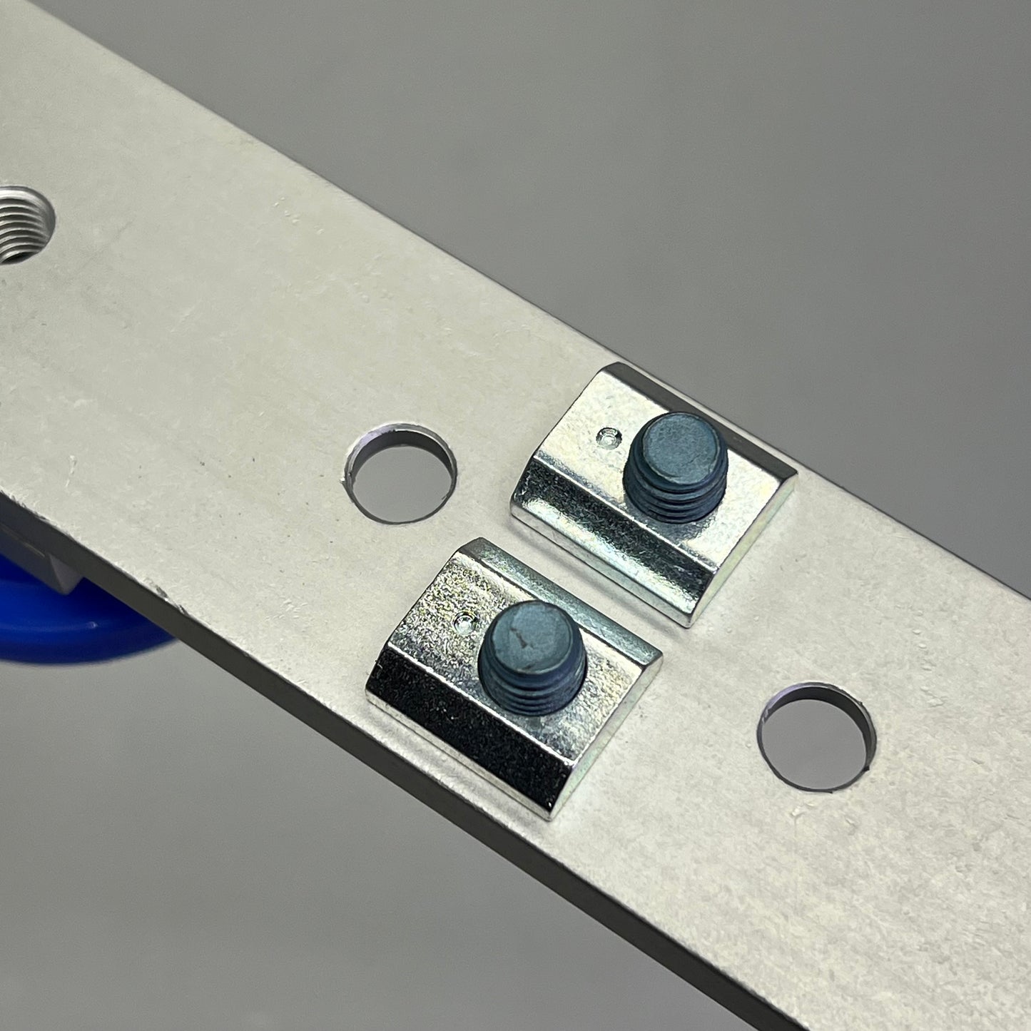 80/20 BUILD YOUR IDEA 40 Series Dual Roller Wheel Bracket Assembly 40-2758