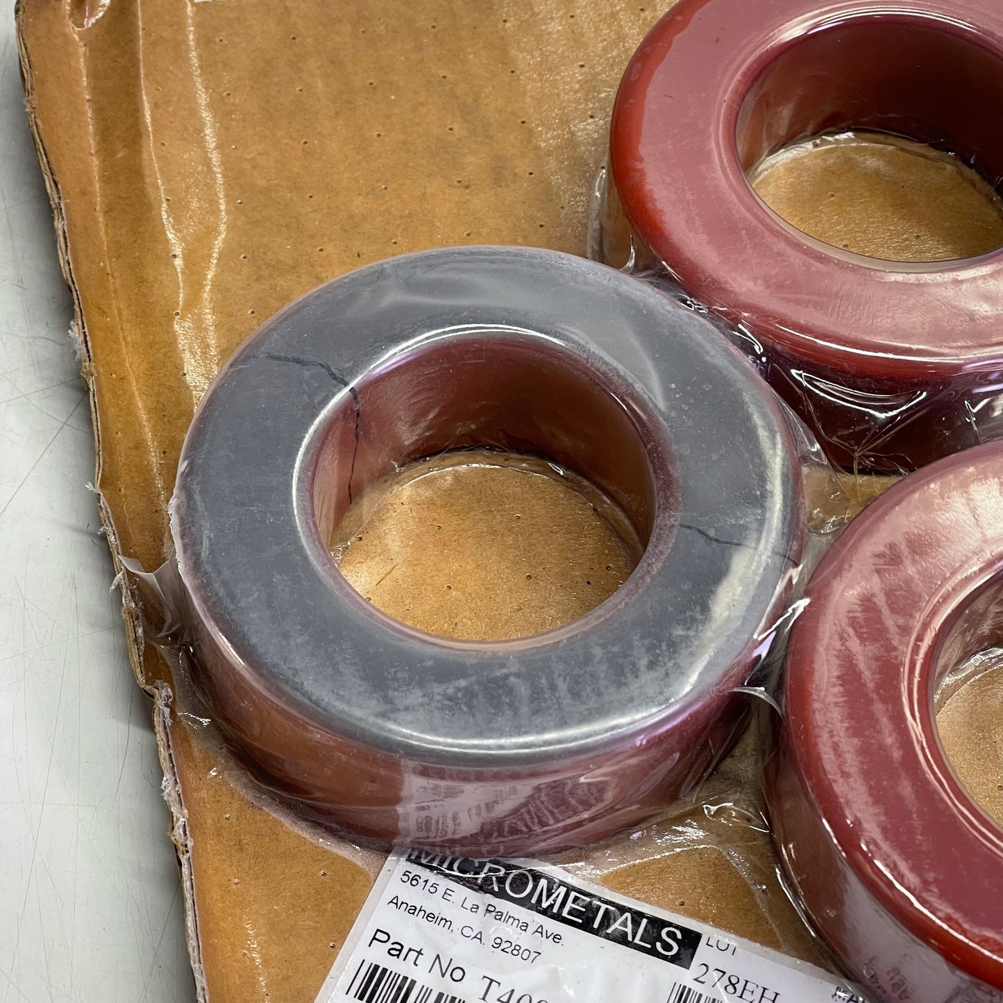 MICROMETALS Iron Powder Toroid Red & Black T400-2D