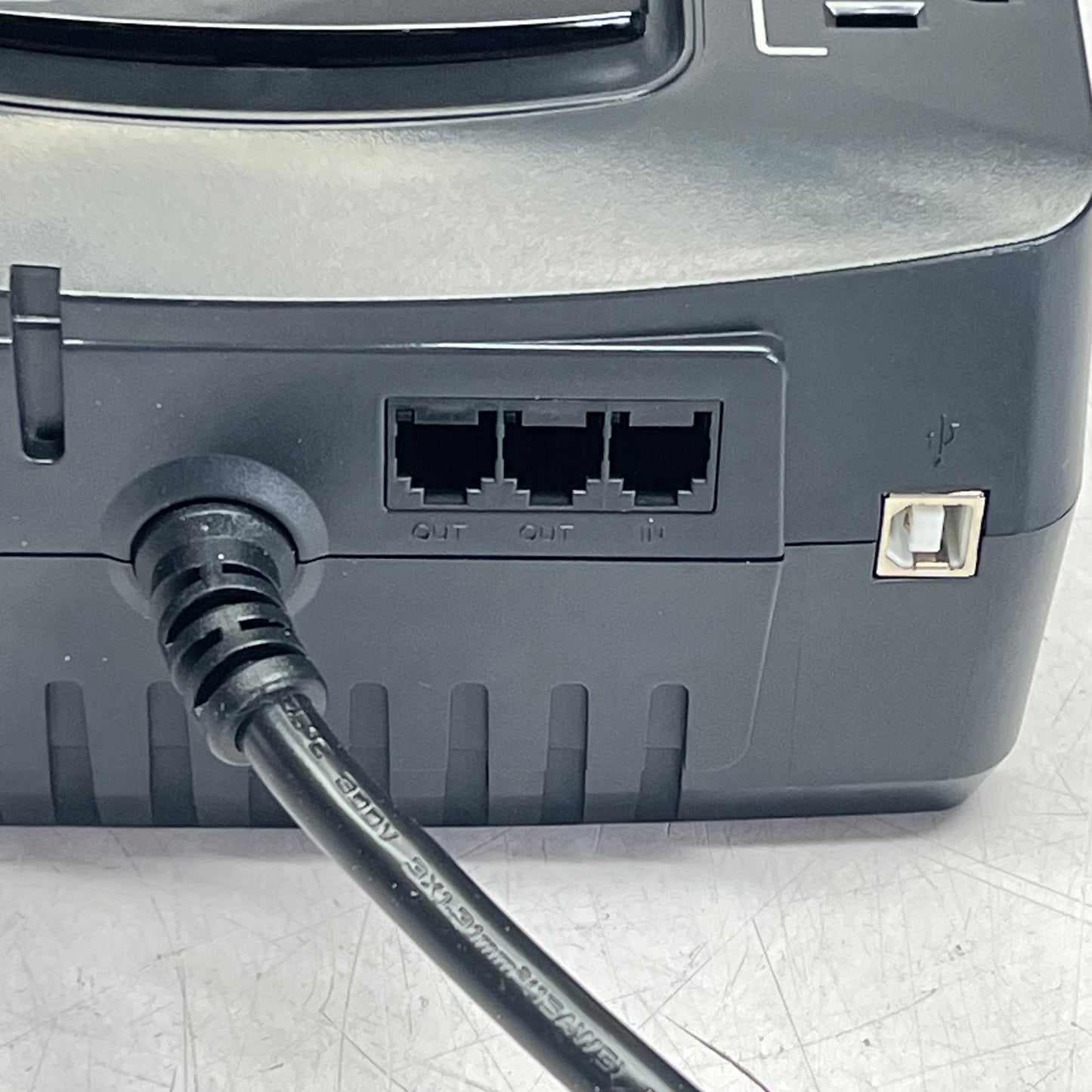 ULTRATECH Battery Backup Line-interactive Compact Ups 12 Outlet 0E-825V12VRD