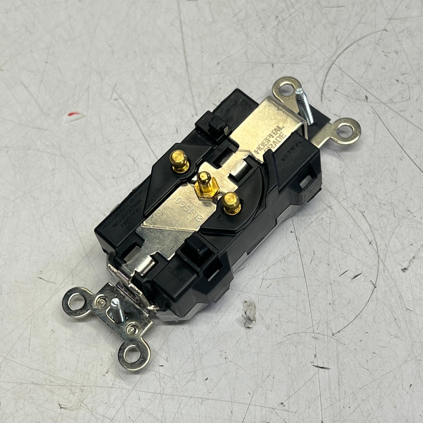 LEVITON  Lev-lok Hospital Grade Duplex Receptacle 20 Amp 125 V Grey M8300-GY