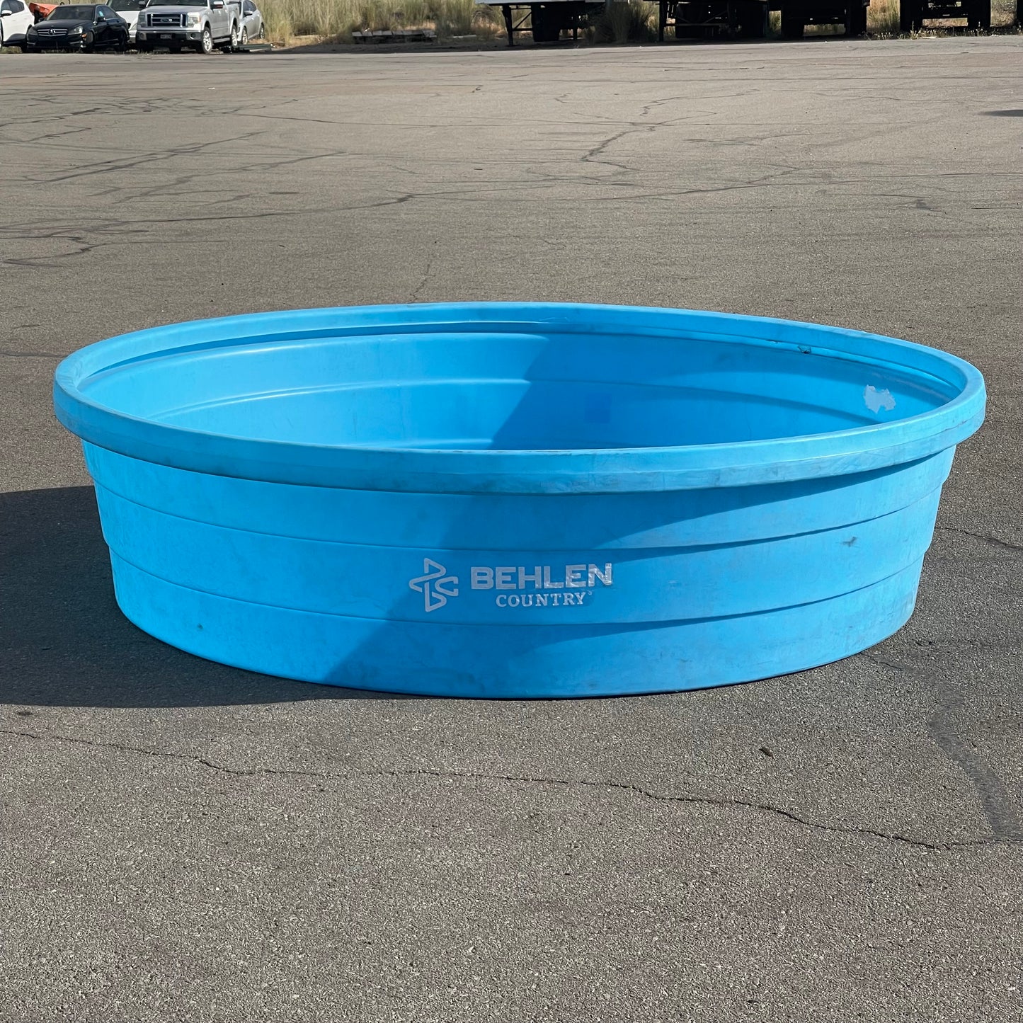 Z@ BEHLEN Poly Stock Farm Water Tank, Blue 625 gal, 8’ dia x 2’ depth (AS-IS)