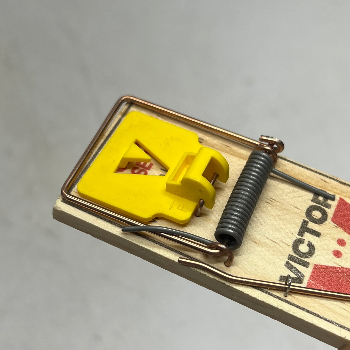 VICTOR (72 PACK) Mouse Snap Trap Pre-baited Expanded Trigger Wooden M325