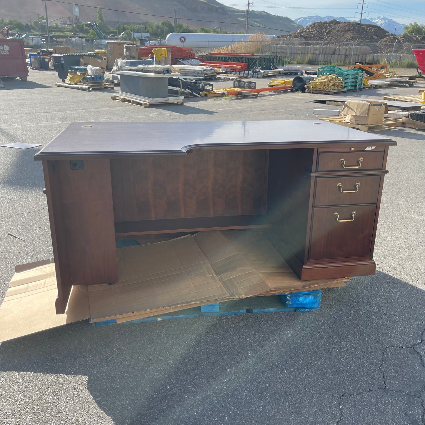 DARRAN Traditional Executive Desk Mahogany