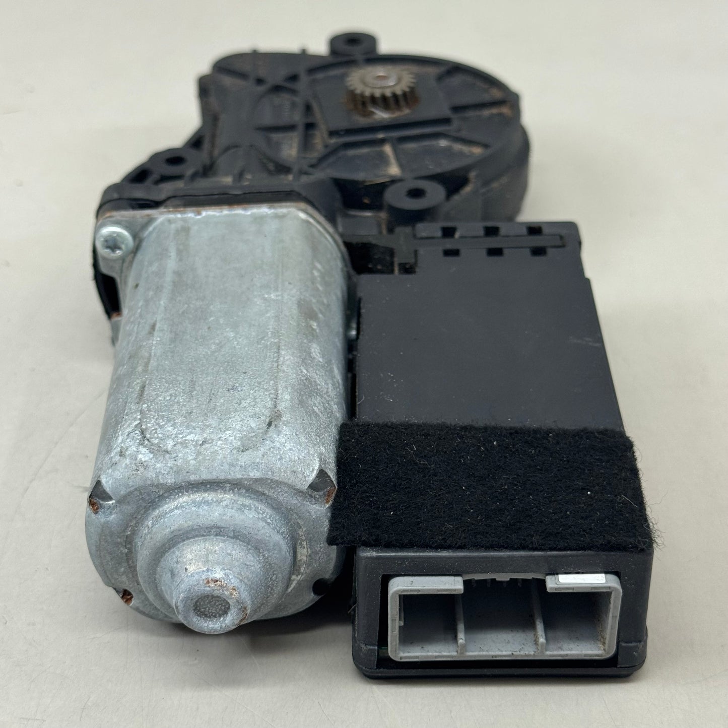 MOPAR PARTS 4th Gen Mega Cab Sunroof Motor For Ram Black 30022758B (As-is (Slightly Rusted))