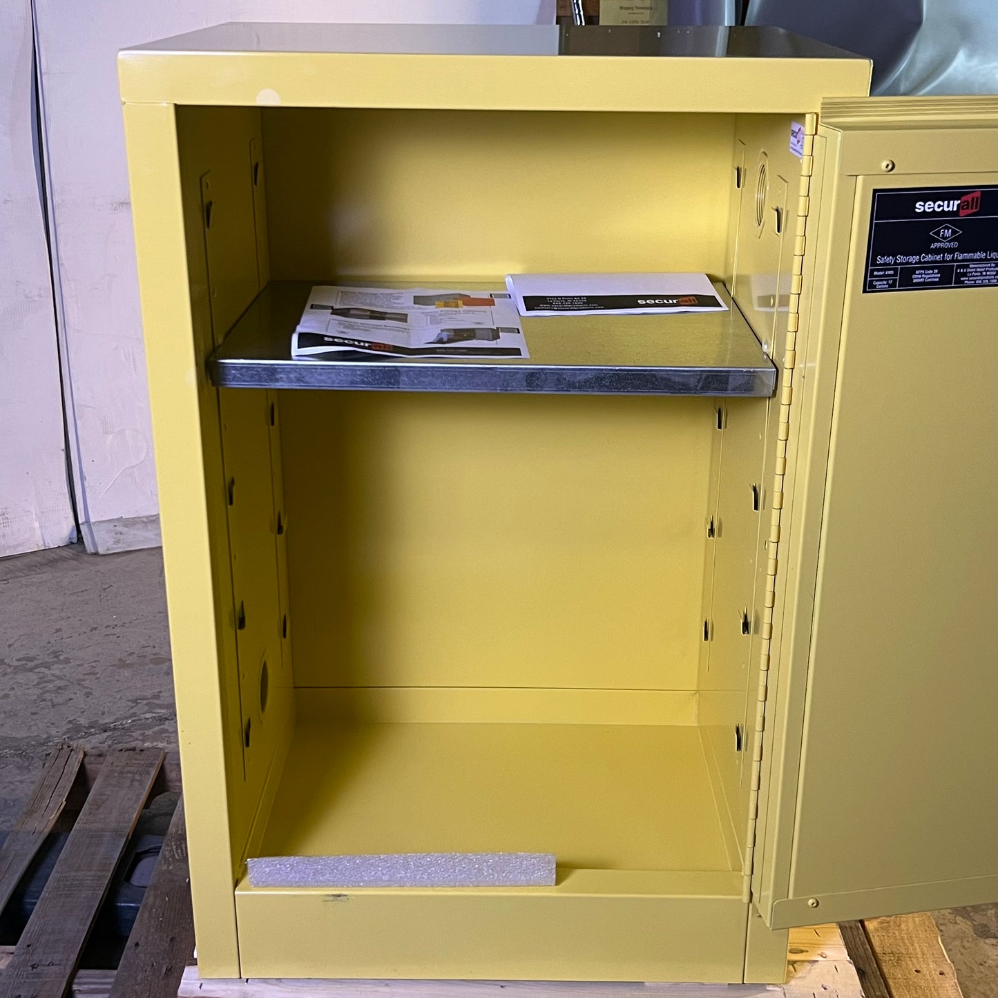 ZA@ SECURALL Safety Cabinet for Flammables W/ Self-Latch Standard Door (New Other, Minor Striping)
