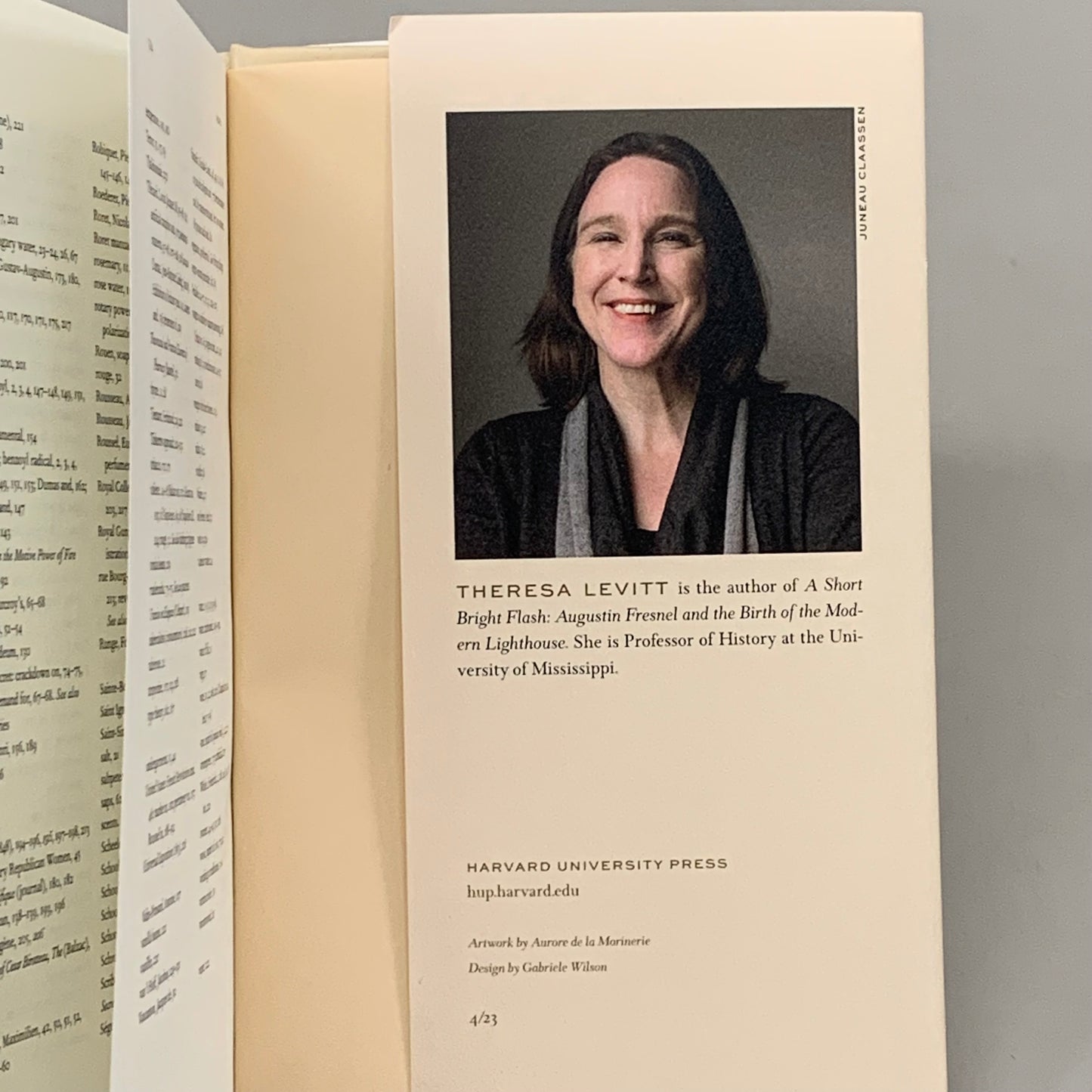 HARVARD Theresa Levitt Elixir A Parisian Perfume House 320 Pages