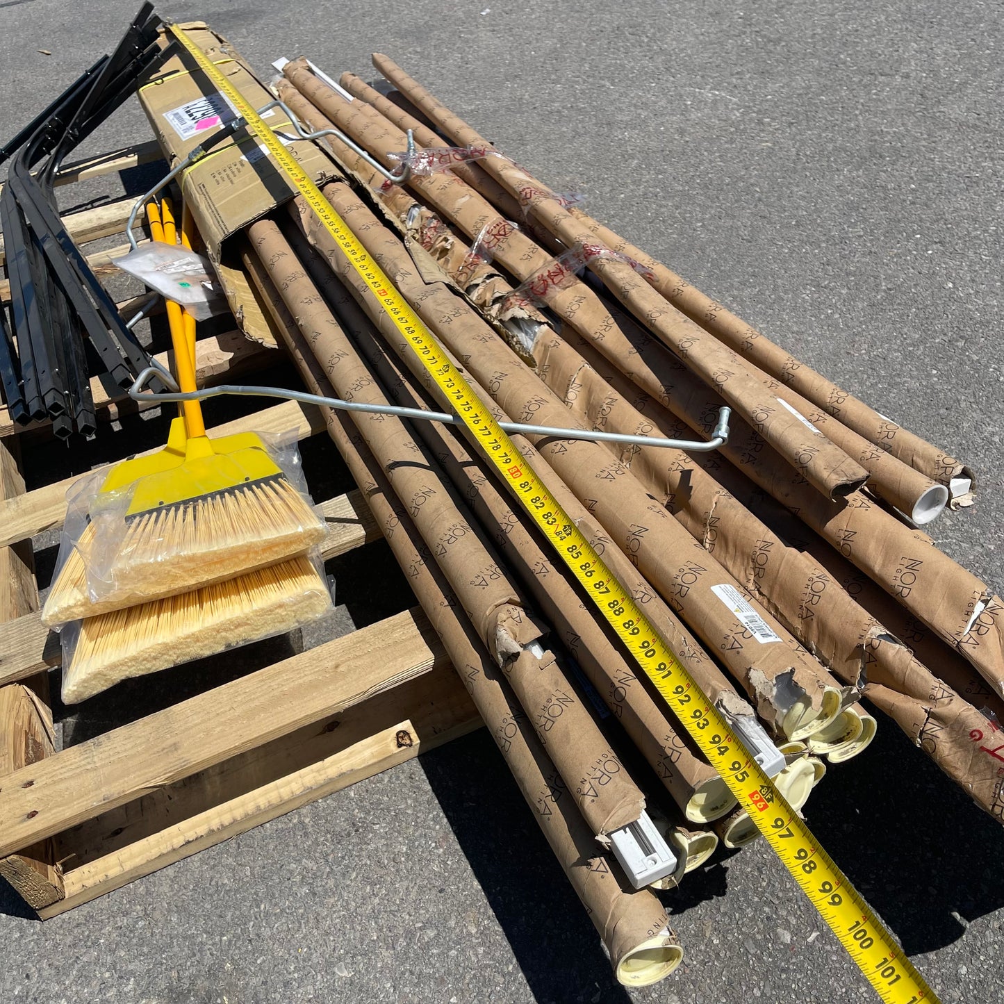 ZA@ Pallet of Light Fixtures Circuit Tracks, Black Steel Frame Pieces, & Brooms (AS-IS)