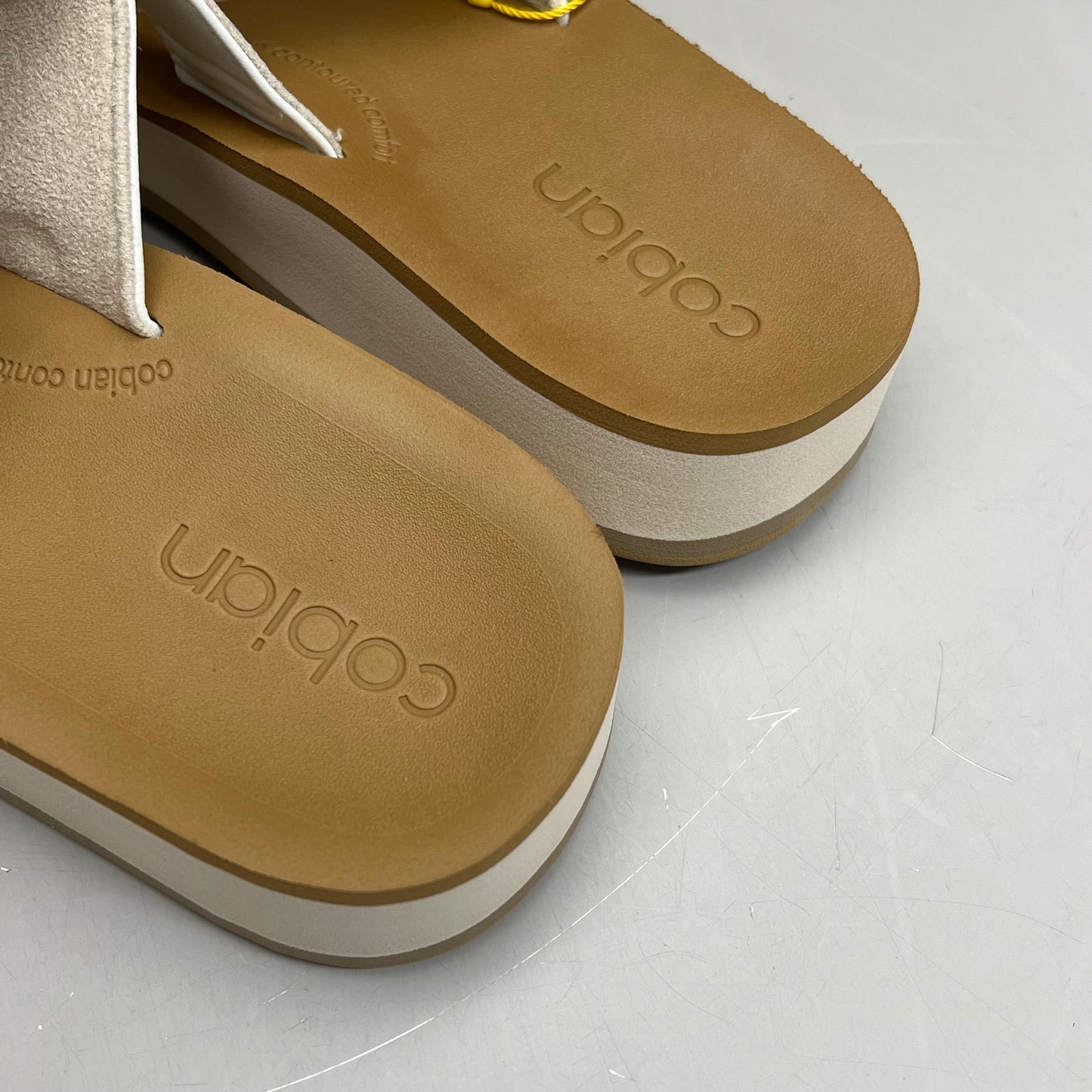 COBIAN Dana Rise Elevated Flatform Style Slide Women's Sz 9 White DNA24-100-09