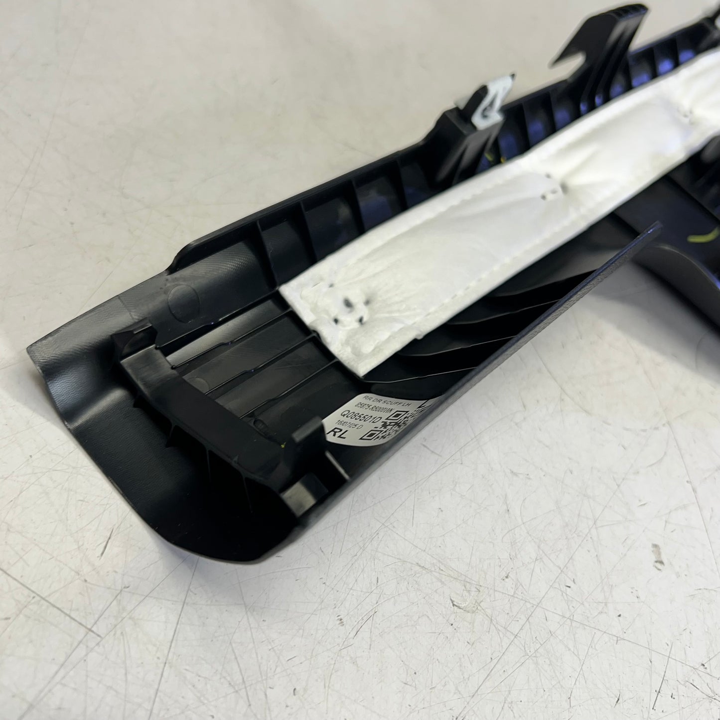 KIA Genuine Oem Scuff Plate Left Rear 2021-2025 Sorento Models 85875-R5000WK