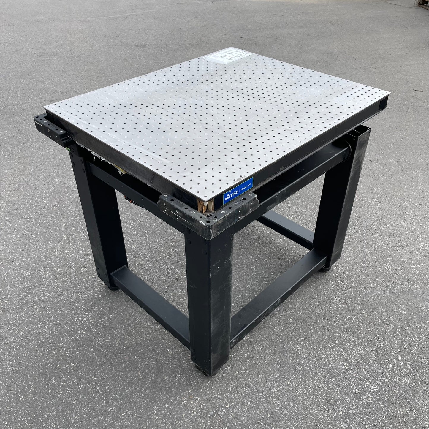 NEWPORT Vision IsoStation Optical Workstation Black 39"x34"x33" (AS-IS)