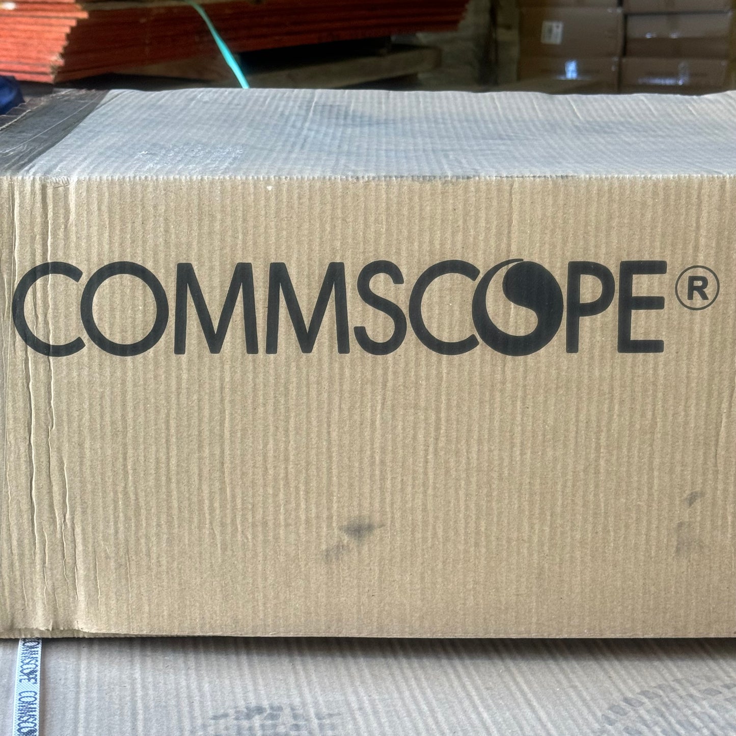 COMMSCOPE ERICSSON Base Station Antenna NNHH-65A-R4-V2 59”Lx19 1/2”Wx10 1/2”T White