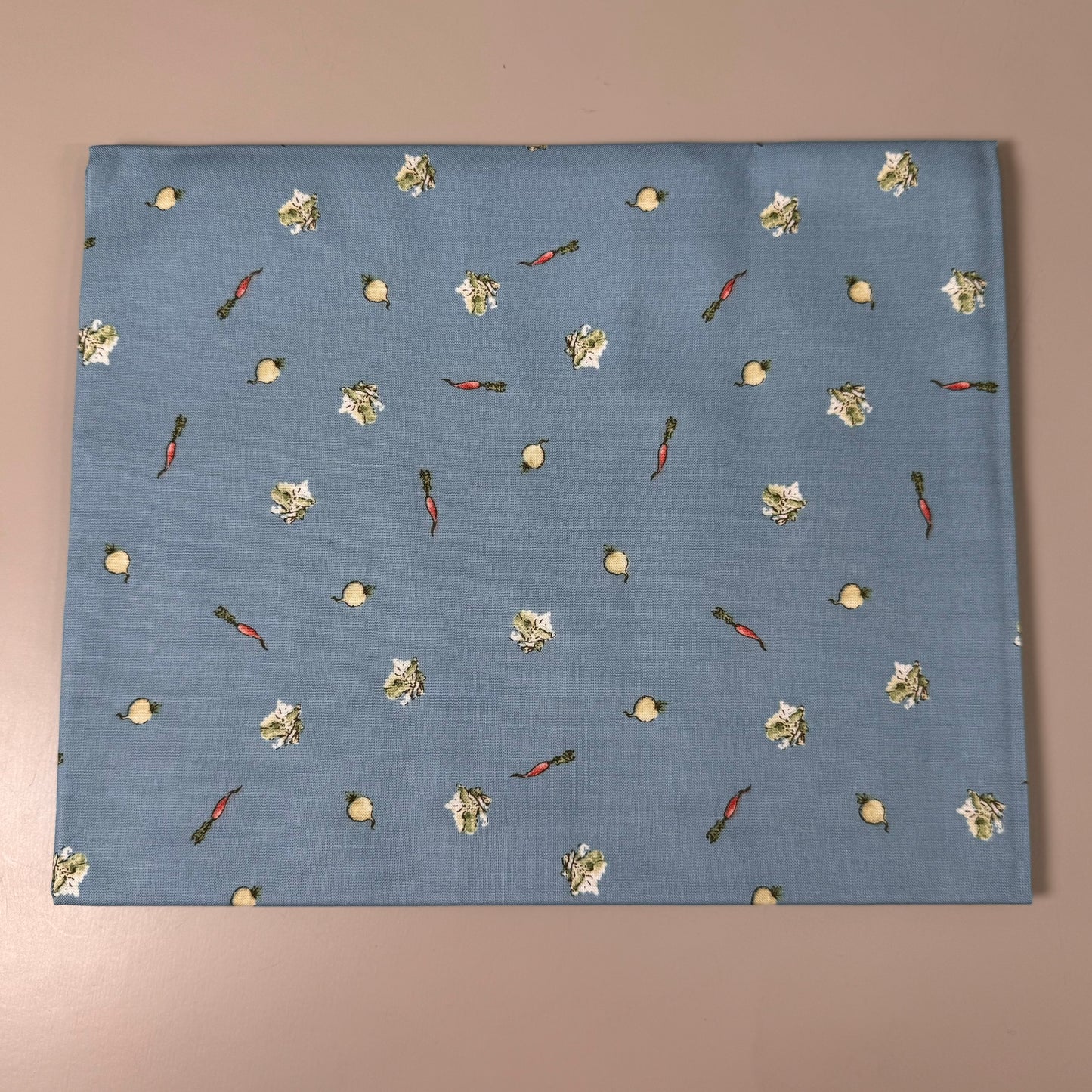 RILEY BLAKE DESIGN The Tale of Peter Rabbit Fabric 6 Cuts of 1 Yd Blue 1Yd14700B