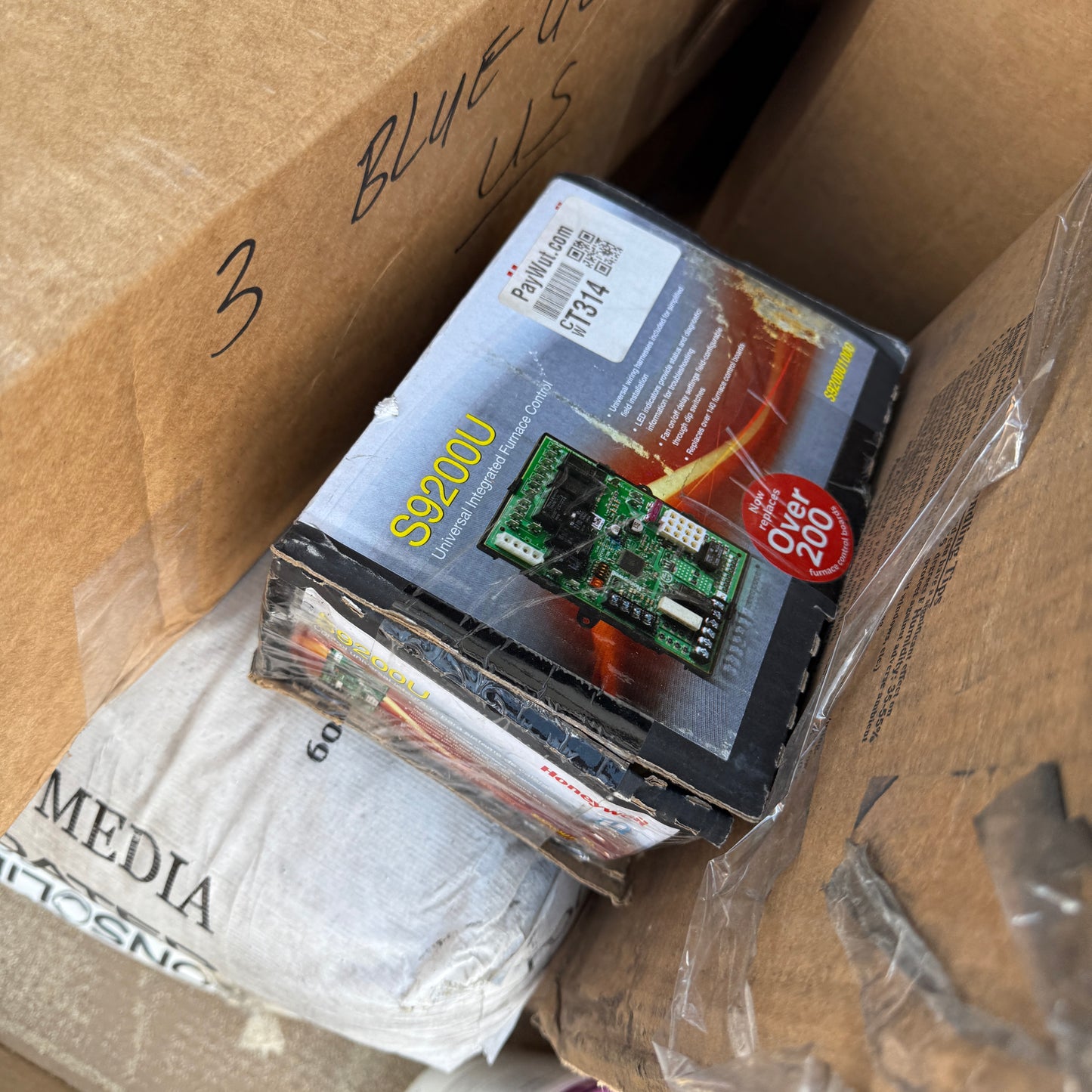 ZA@ Pallet of MIXED 3M Gloss Overlaminate, Blank Checks, Pool Filter Media, Arm Pads, Wipes, & MORE!