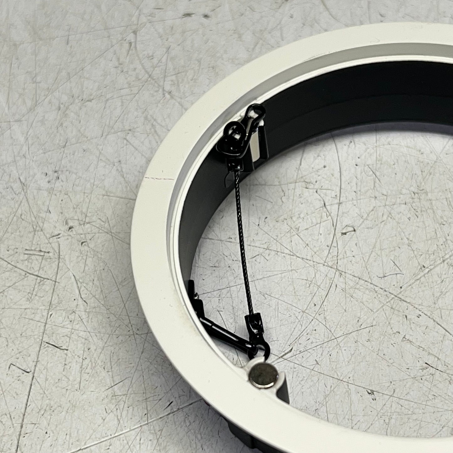 Nº EIGHT Flanged Recessed Housing Series 804 & 804s Ceilings White 10180-FLR-|01