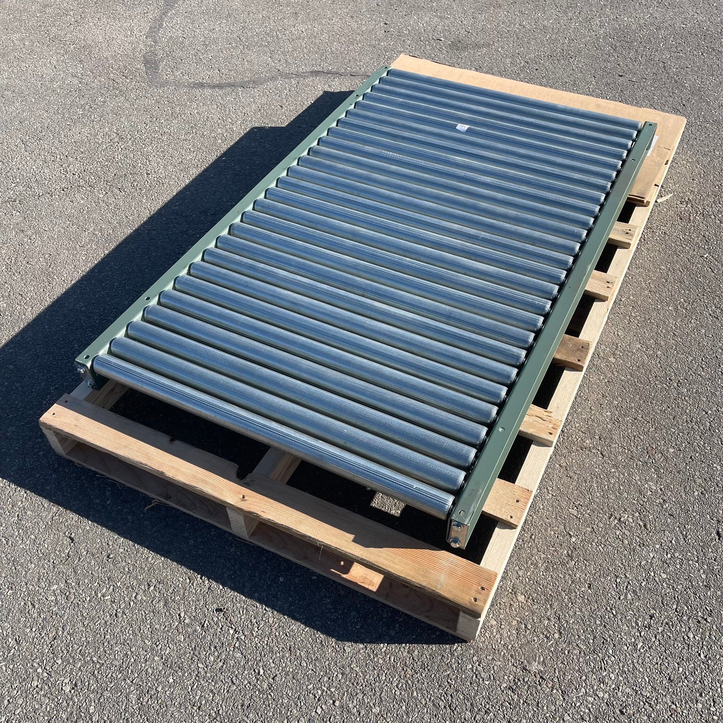 ZA@ Pallet of HYTROL Gravity Roller Conveyor 60”x36”x4” 19GSR-33-2.25-5 (AS-IS)