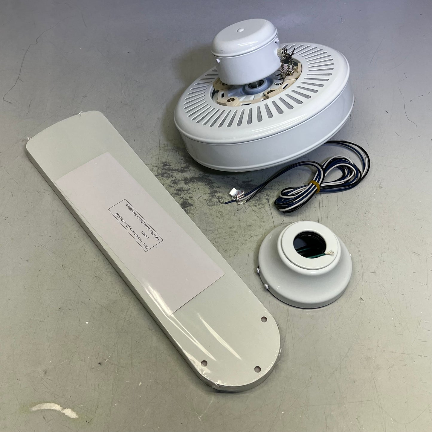 PROGRESS 3-Speed AirPro Ceiling Fan w/ White & Oak Look Blades & LED Dome Light P2501