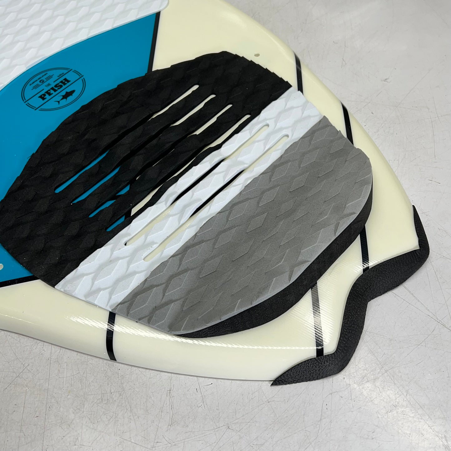 AIRHEAD Pfish Wakesurf Board Full Shape Fishtail Design 49" Blue/White AHWS-F02