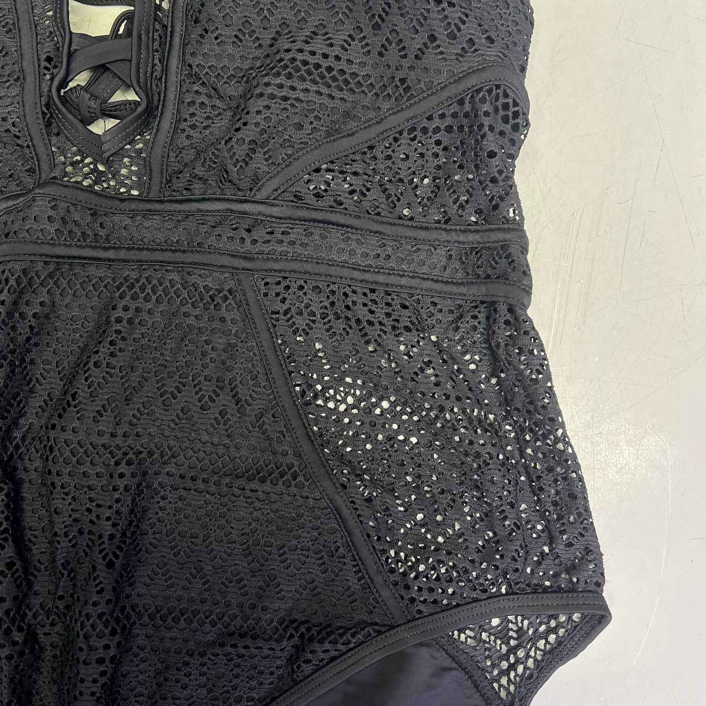 CHARMO Solid Cross Plunge Crochet One Piece Swimsuit Women's Sz M Black