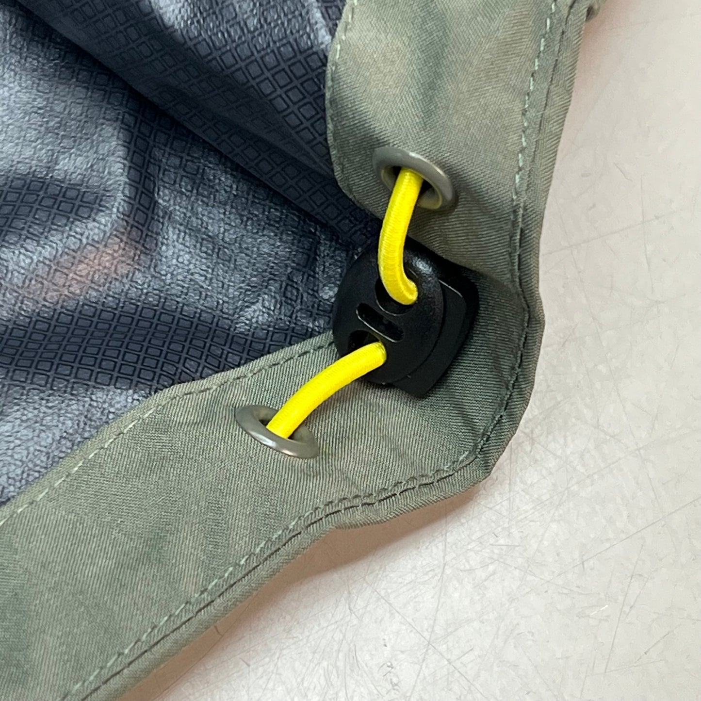 BMW Waterproof Lightweight Active Jacket Full Zip Mens Sz M Olive Scribble Print