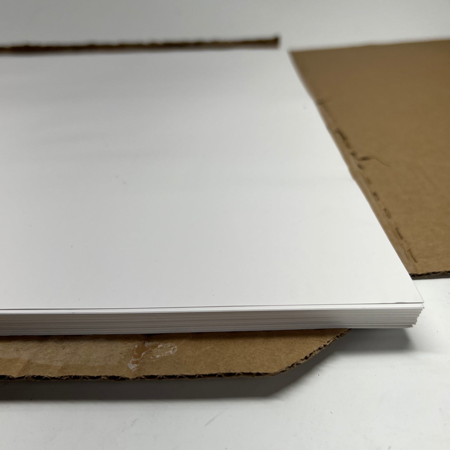 ZA@ UCREATE (50 Sheets) Poster Board Sz 22" x 28", White PCAR13841 (New Other, Distressed Box)