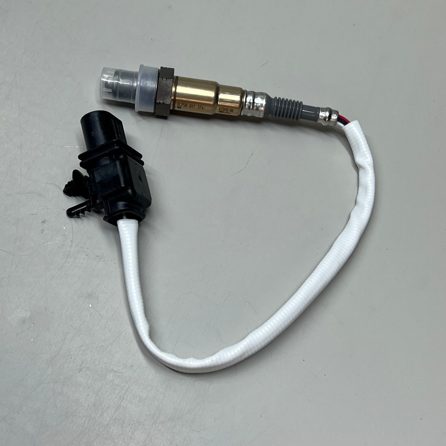 BOSCH Oxygen Sensor Threaded Mounting Man Connector OE Quality 17475