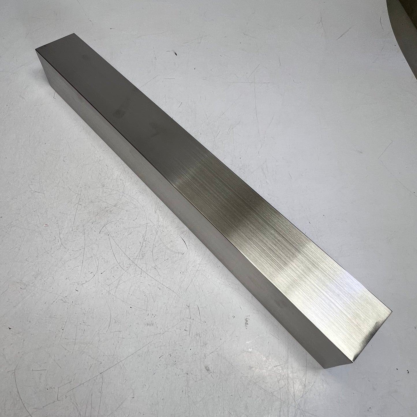 OFFICE SOURCE FURNITURE Brushed Metal Post for Rbbase23 28.5" PLTXPOST28BRU-A3