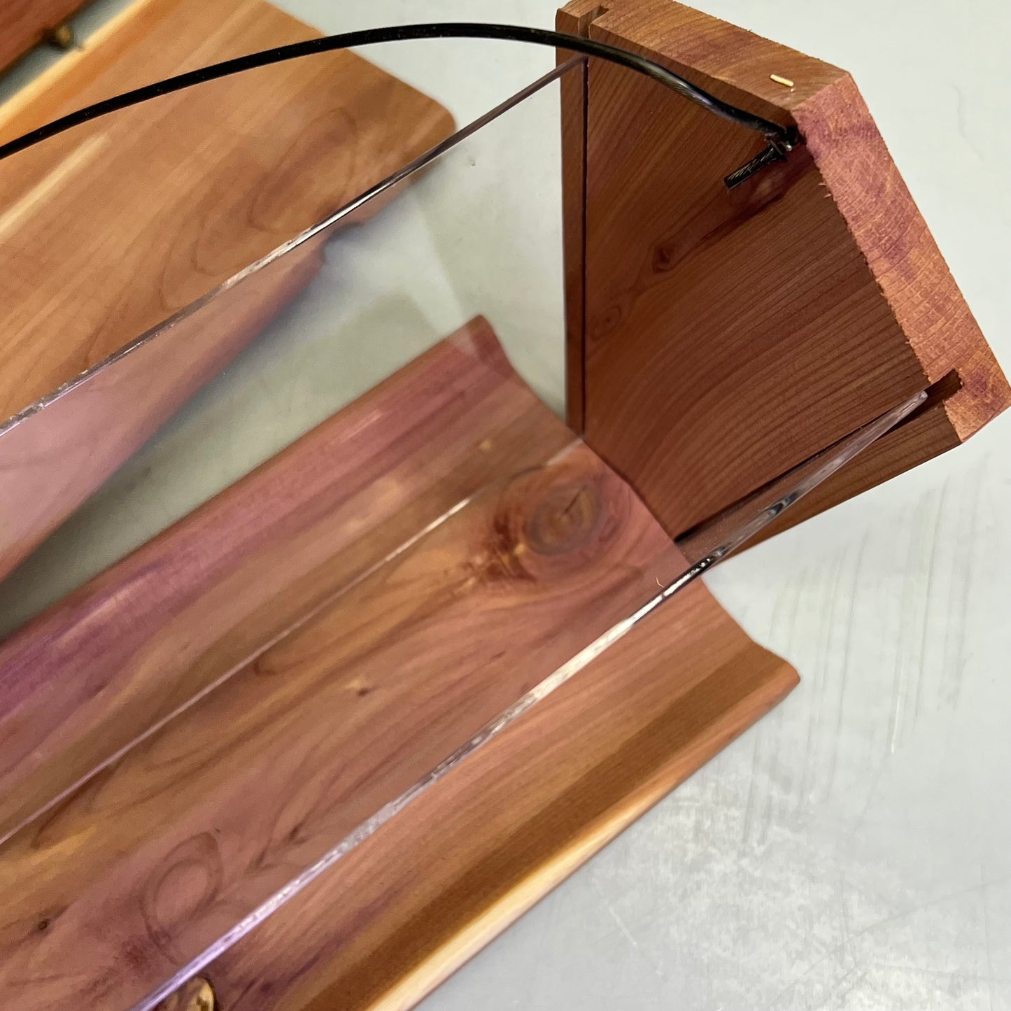 ZA@ PENNINGTON Red Cedar Natures Friend Hopper Bird Feeder 3 Lbs Cap Brown (As-is)