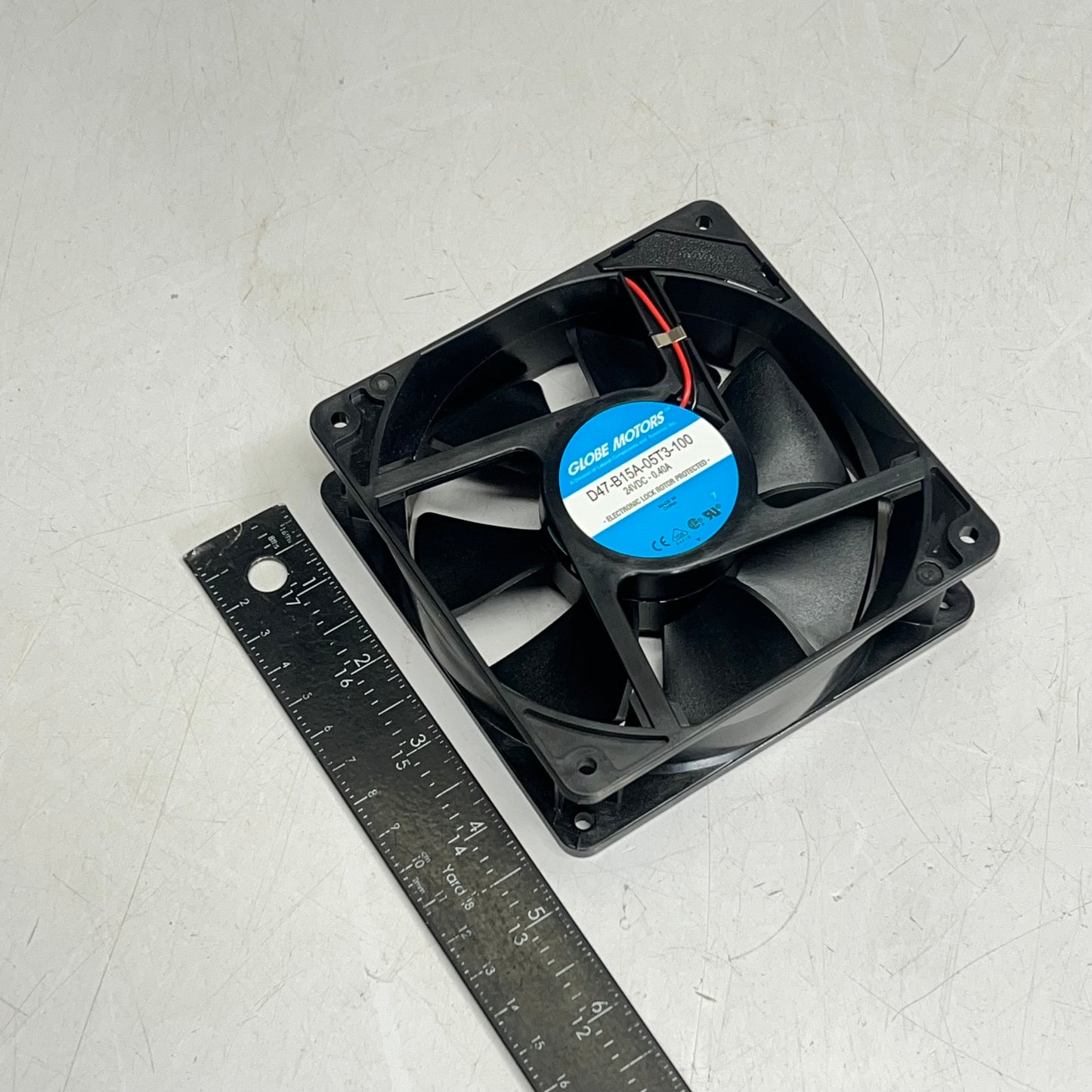 GLOBE MOTORS Wire Leads Fan High Efficiency 24V 180 CFM Black D47-B15A-05T3-100