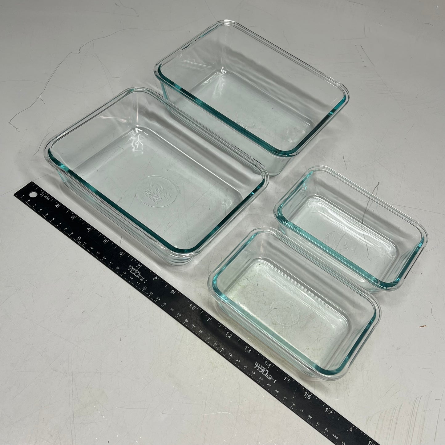 ZA@ PYREX (8 PIECE SET) FreshLock Rectangular Glass Storage Set 2, 6, & 8 Cups Containers  Clear/Red 1149251 A